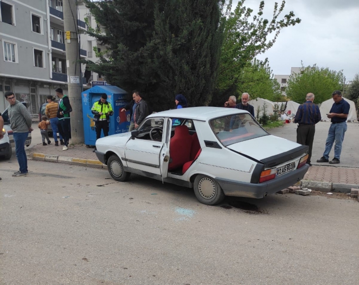 Adıyaman'da İki otomobil çarpıştı: 1 yaralı