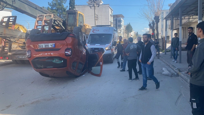 Adıyaman'da İki otomobil çarpıştı: 2 yaralı