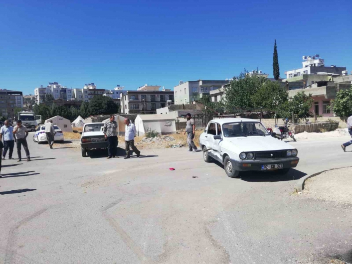 Adıyaman’da İki otomobil çarpıştı: 3 yaralı