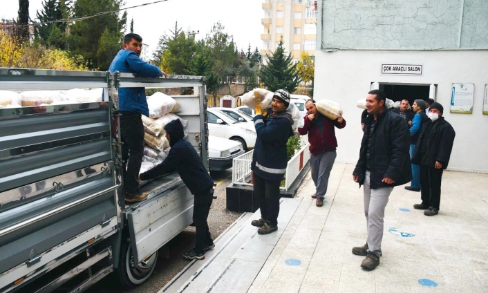 İsmini açıklamayan hayırsever 4 bin aileye gıda yardımında bulundu