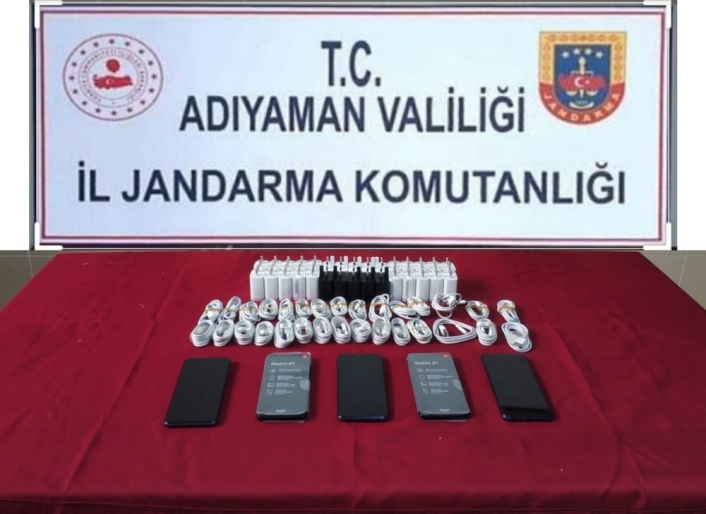 Adıyaman'da Jandarma kaçak telefon ele geçirdi