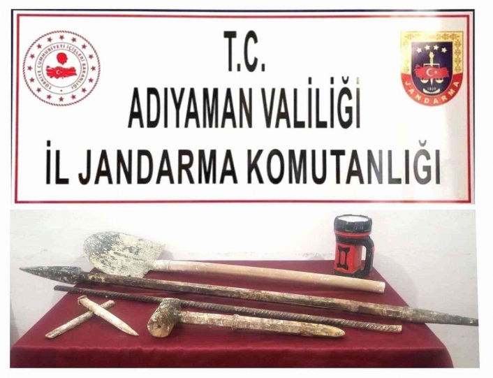 Kaçak kazı yapan şahıslara jandarmadan suçüstü
