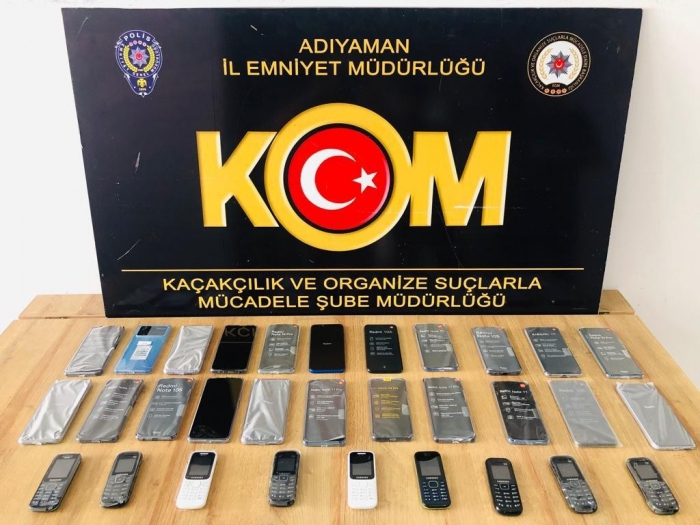 Kaçak telefonlarla yakalanan 3 şahıs gözaltına alındı
