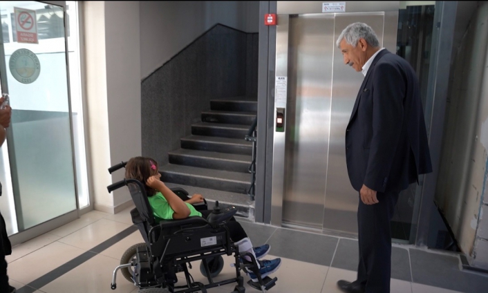 Kahta Belediyesi'nden engelli ve yaşlı vatandaşlara erişim kolaylığı: Asansör sistemi hizmete girdi 