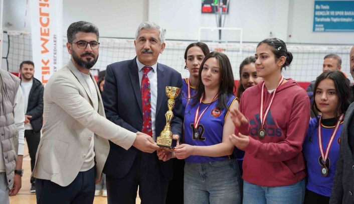Kahta Belediyesi turnuvasında kupalar sahiplerini buldu