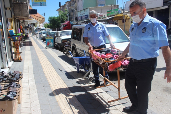 Kahta´da kaldırım işgali yapan esnaflar uyarılıyor
