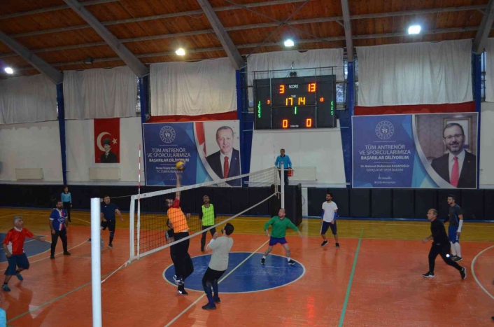 Kahta´da Öğretmenler Günü anısına voleybol turnuvası
