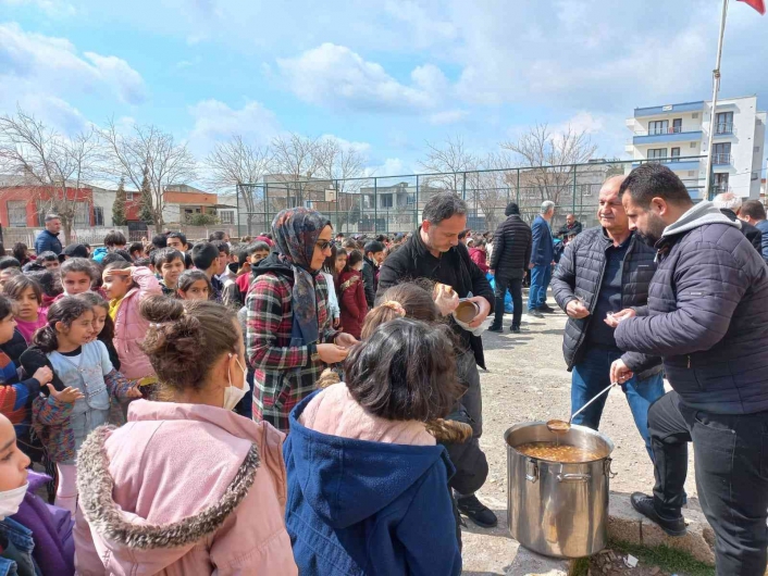 Kahta´da üzüm hoşafı dağıtıldı
