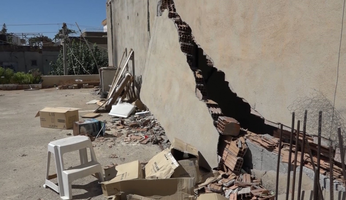 Kahta´daki ağır hasarlı bina vatandaşı tedirgin ediyor
