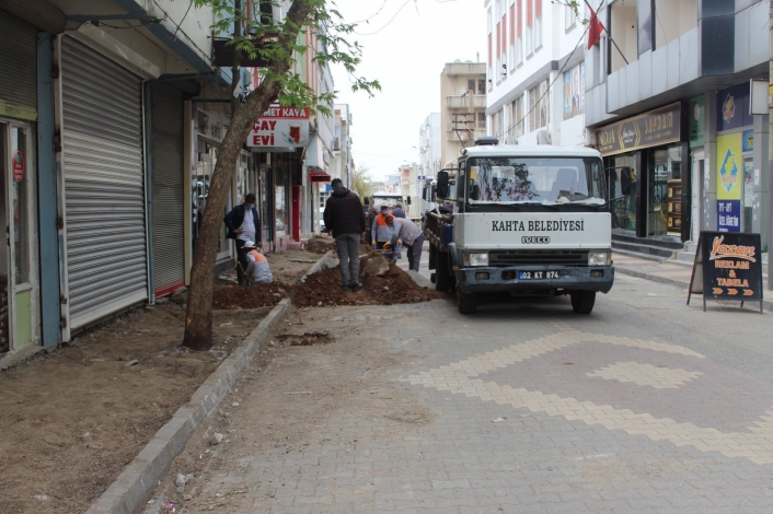 Kahta´daki işlek cadde ve sokaklar sil baştan yenileniyor