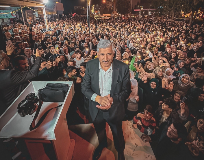 Kahtada AK Partinin adayı Mehmet Can Hallaç belediye başkanı seçildi
