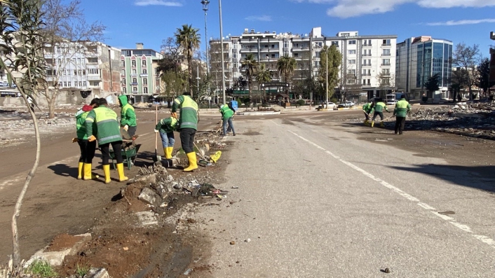 Adıyaman'da Kaldırımlarda ince temizlik yapılıyor