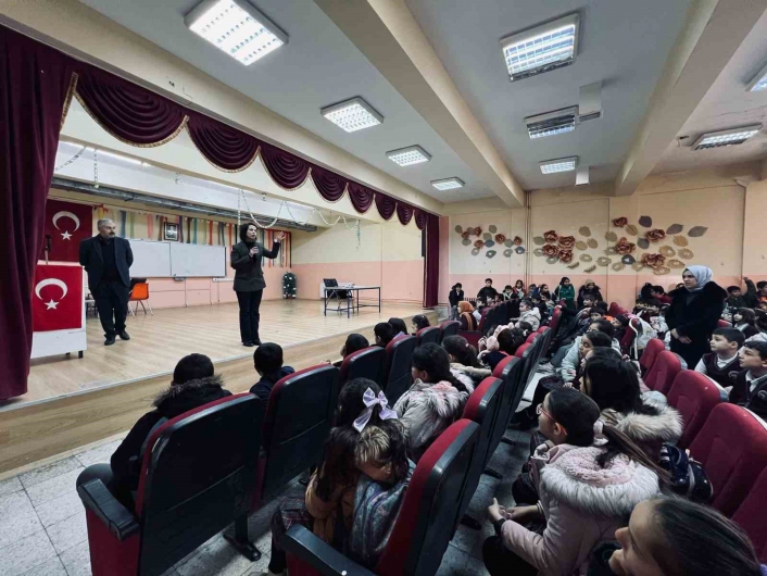 Kamu personellerine ve öğrencilere fermuar sistemi anlatıldı
