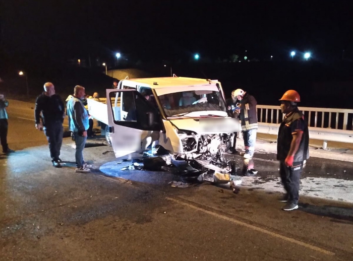 Adıyaman'da kamyonet bariyerlere çarptı: 1 yaralı