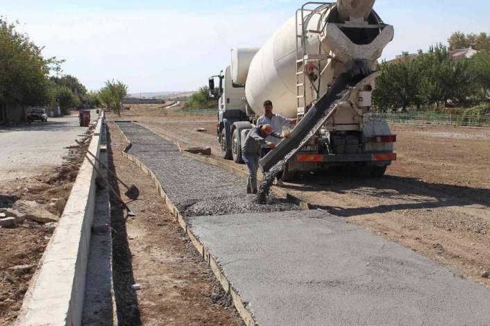 Kanal boyu 2. Etap park çalışmaları hızla devam ediyor
