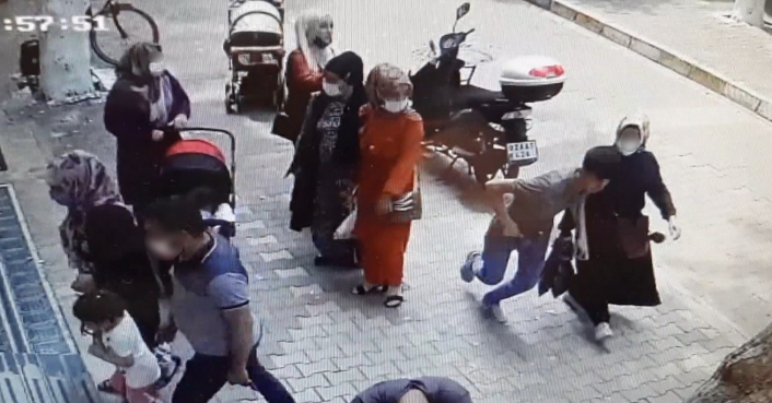Adıyaman'da Kapkaççılar hamile kadının cüzdanını çaldı