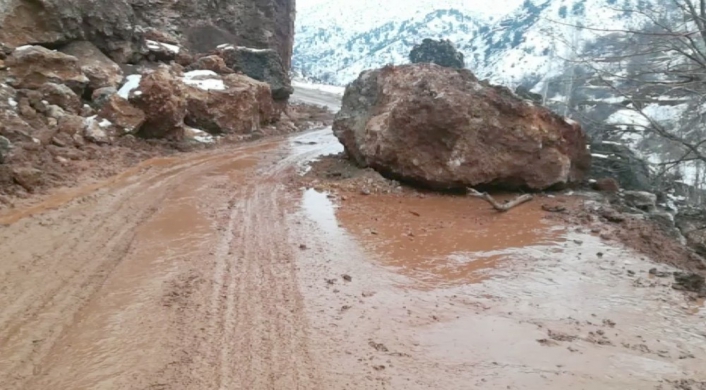 Kar yağışı heyelana neden oldu
