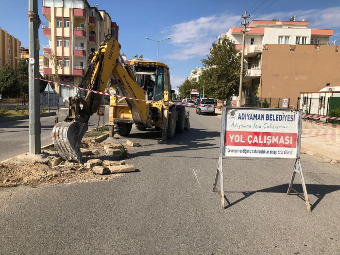 Karapınar Caddesi´nde refüj düzenleme çalışması yapılıyor