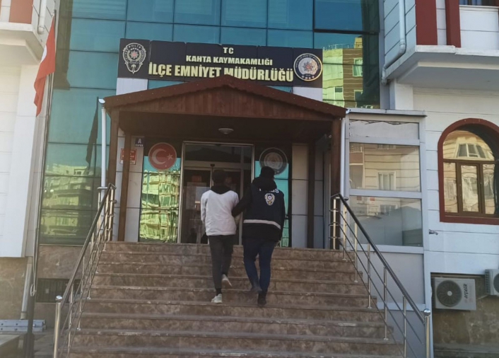 Adıyaman'da Hırsız Güvenlik Kamerası Ve Kayıt Cihazını Çaldı