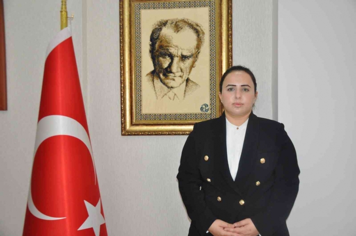 Kaymakam Nazlı Demir başarı belgesi ile ödüllendirildi
