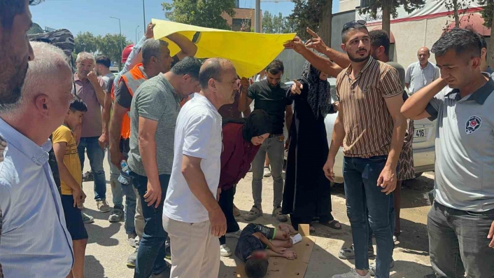Kaza yerinde inşaat işçilerinden örnek davranış
