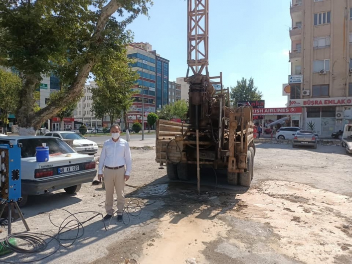 Kent meydanı projesinin ilk adımı atıldı
