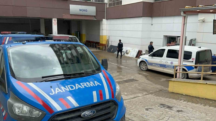 Konteynerde hareketsiz bulunan genç hayatını kaybetti
