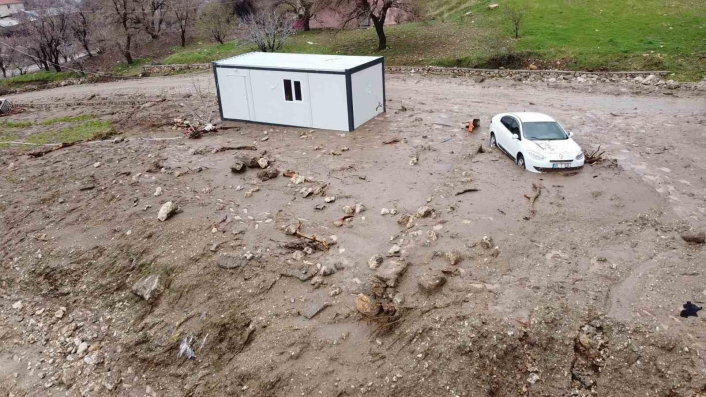 Konteynerin sele kapıldığı yer dron ile görüntülendi
