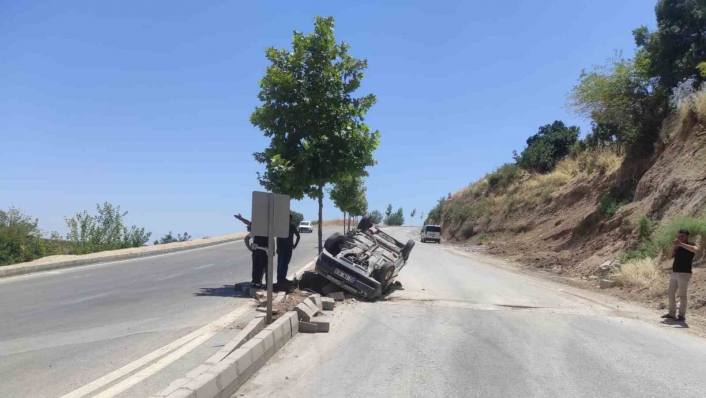 Kontrolden çıkan otomobil takla attı: 4 yaralı
