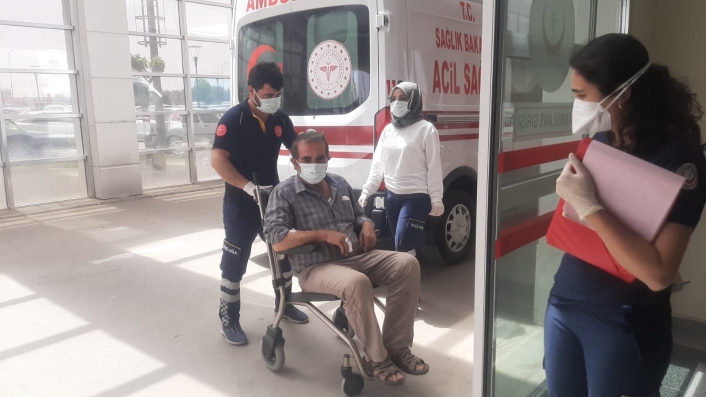 Kontrolden çıkan traktör şarampole girdi: 1 yaralı
