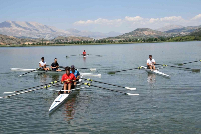 Kürek Milli Takımı Adıyaman´da kamp yapıyor
