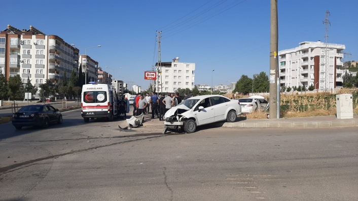 Mahalle sakinleri kazaların meydana geldiği kavşağa sinyalizasyon istiyor
