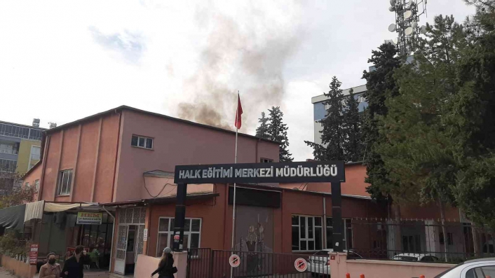 Yoğun Duman Mahalleli Ve İtfaiye Ekiplerini Harekete Geçirdi