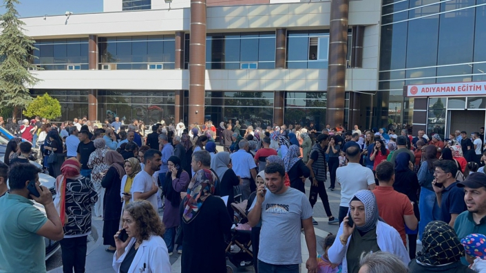 Malatya'nın Kale içesinde 5.9 büyüklüğünde deprem Adıyaman'da paniğe neden oldu