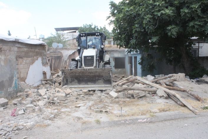 Adıyaman’da Metruk evler yıkılıyor