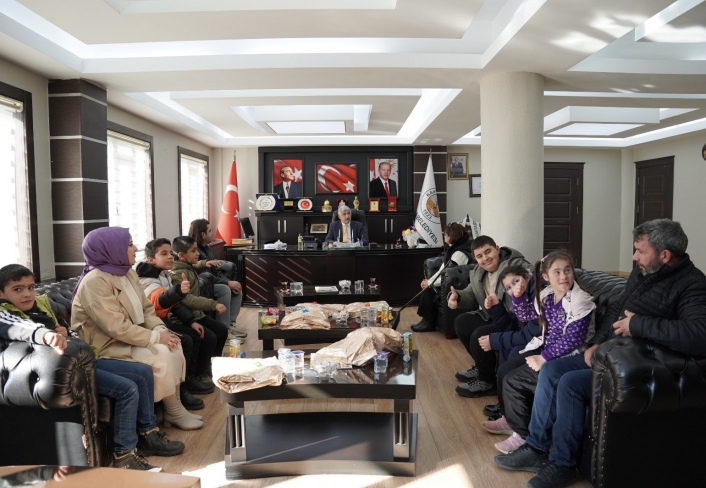 Mevlana Ortaokulunun özel öğrencilerinden anlamlı ziyaret

