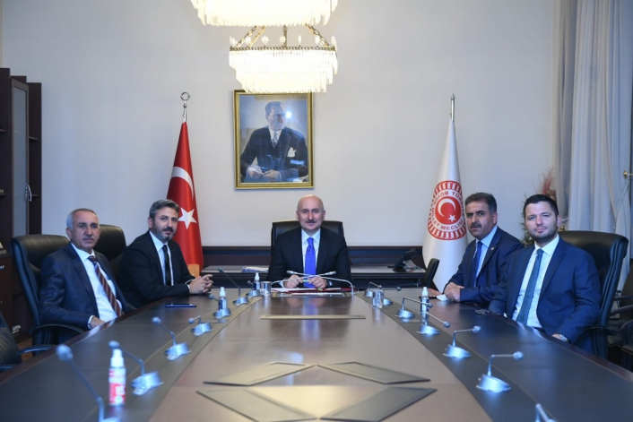 Milletvekilleri, Bakan Karaismailoğlu ile Adıyaman´ın ulaşım yatırımlarını görüştü
