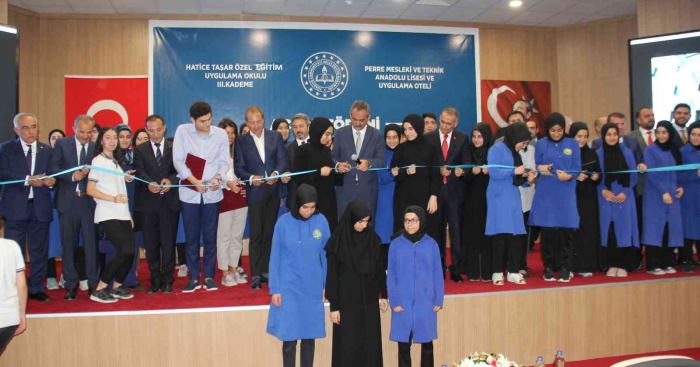 Milli Eğitim Bakanı Özer, son 20 yıldaki okullaşma oranına dikkat çekti
