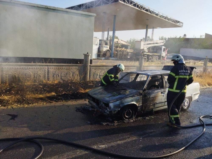 Adıyaman’da seyir halinde alev alan otomobil kül oldu