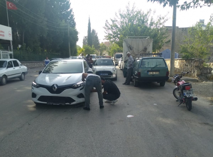 Motosiklet ile otomobil çarpıştı: 1 yaralı
