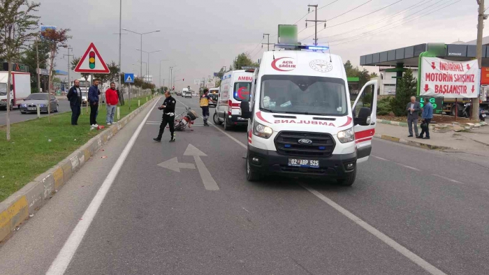 Adıyaman'da motosiklet yayaya çarptı: 2 yaralı