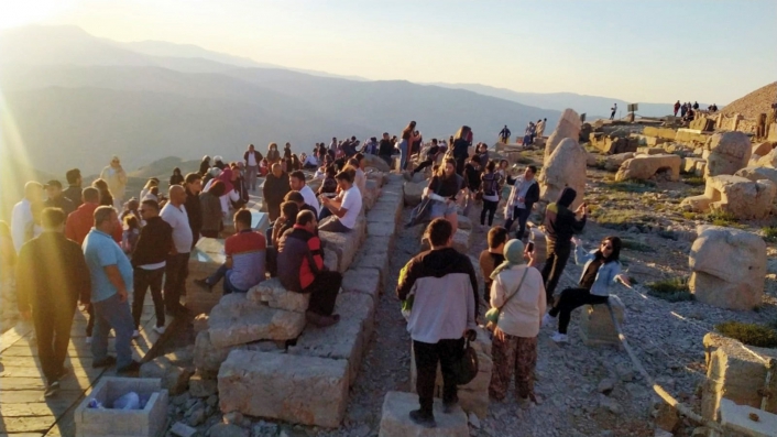 Nemrut Dağı´na turist akını
