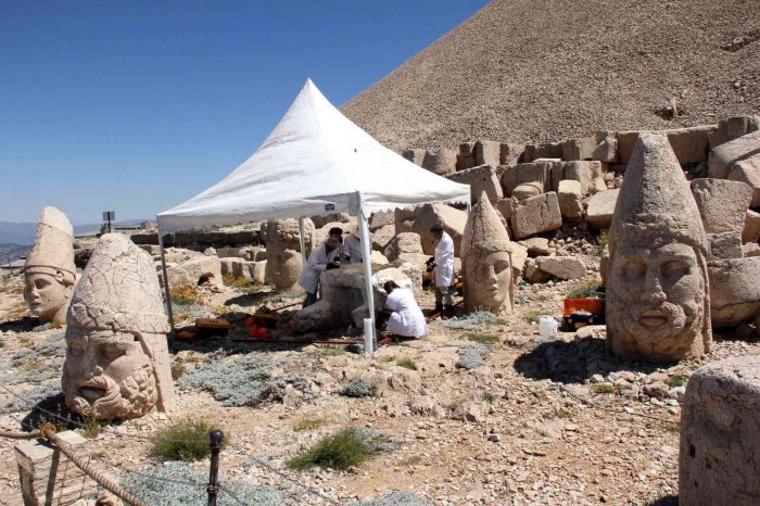 Nemrut Dağı´ndaki heykellere `nano kireç´ dolgusu
