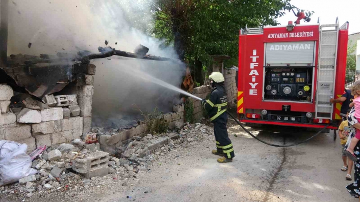 Adıyaman’da odunluk yangını korku ve paniğe neden oldu