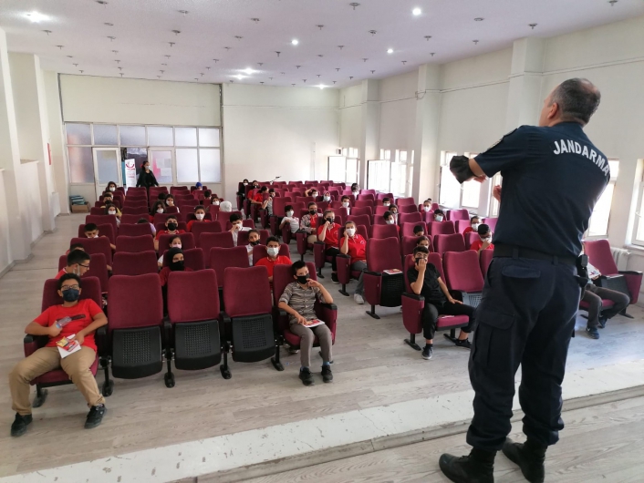 Öğrencilere trafik eğitimi verildi