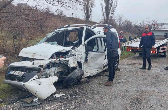 Adıyaman’da Feci kaza 1´i ağır 7 yaralı