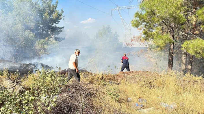 Otluk alanda çıkan yangın korku ve paniğe neden oldu