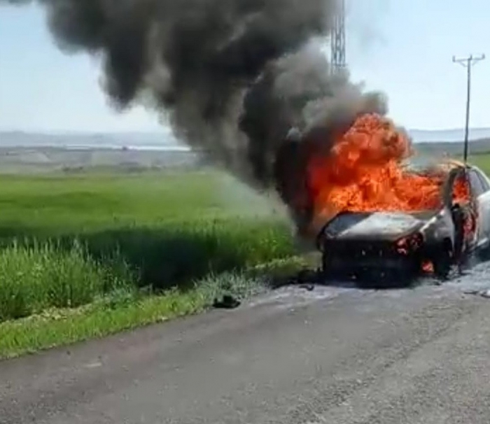 Adıyaman’da seyir halindeki otomobil alev aldı