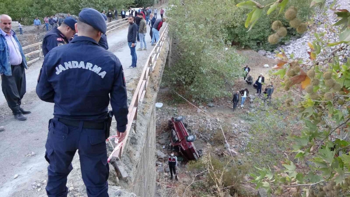 Adıyaman’da Otomobil köprüden aşağıya uçtu: 1 ölü