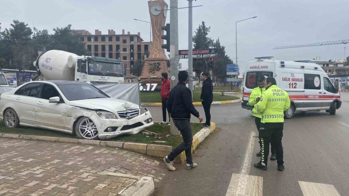 Otomobil refüje çıktı: 1 yaralı
